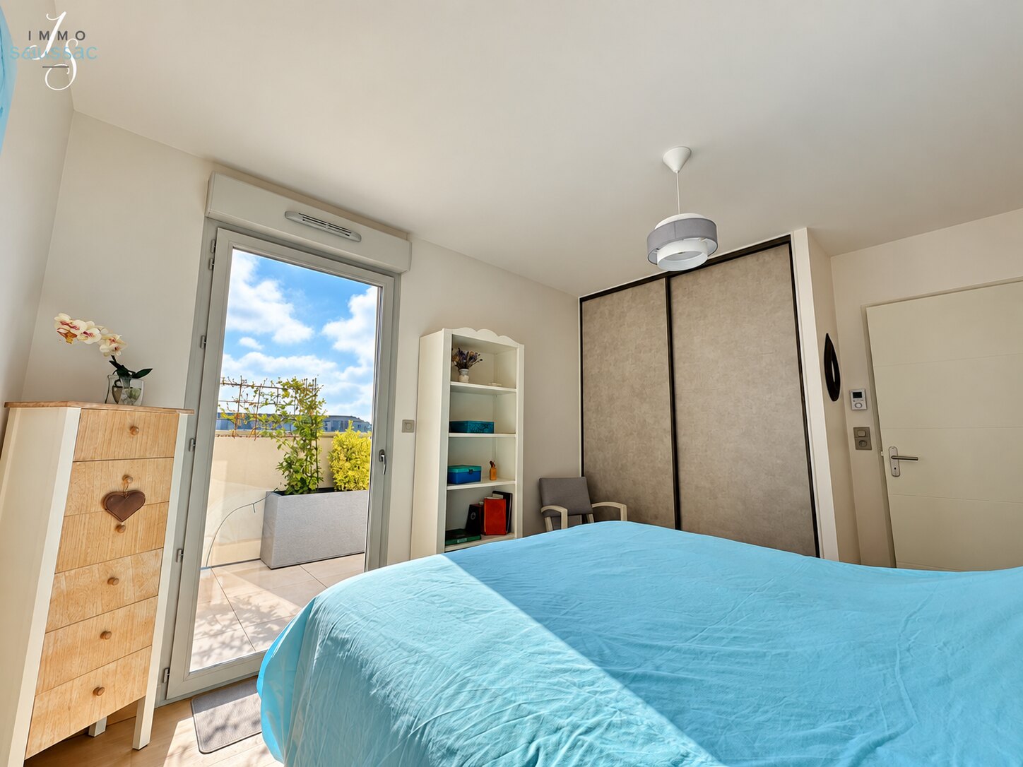 Chambre donnant directement sur la terrasse